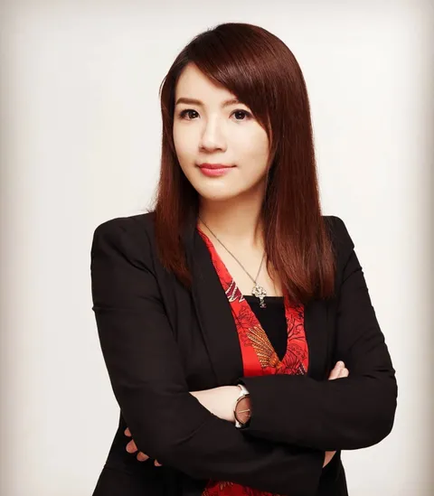 Stephanie Huang 形象照
